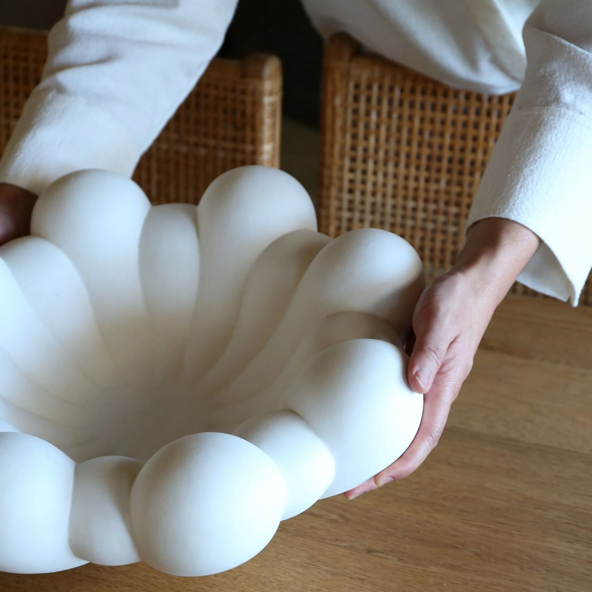 101 COPENHAGEN Bloom Tray Big, D44cm, Bone White - Image 3