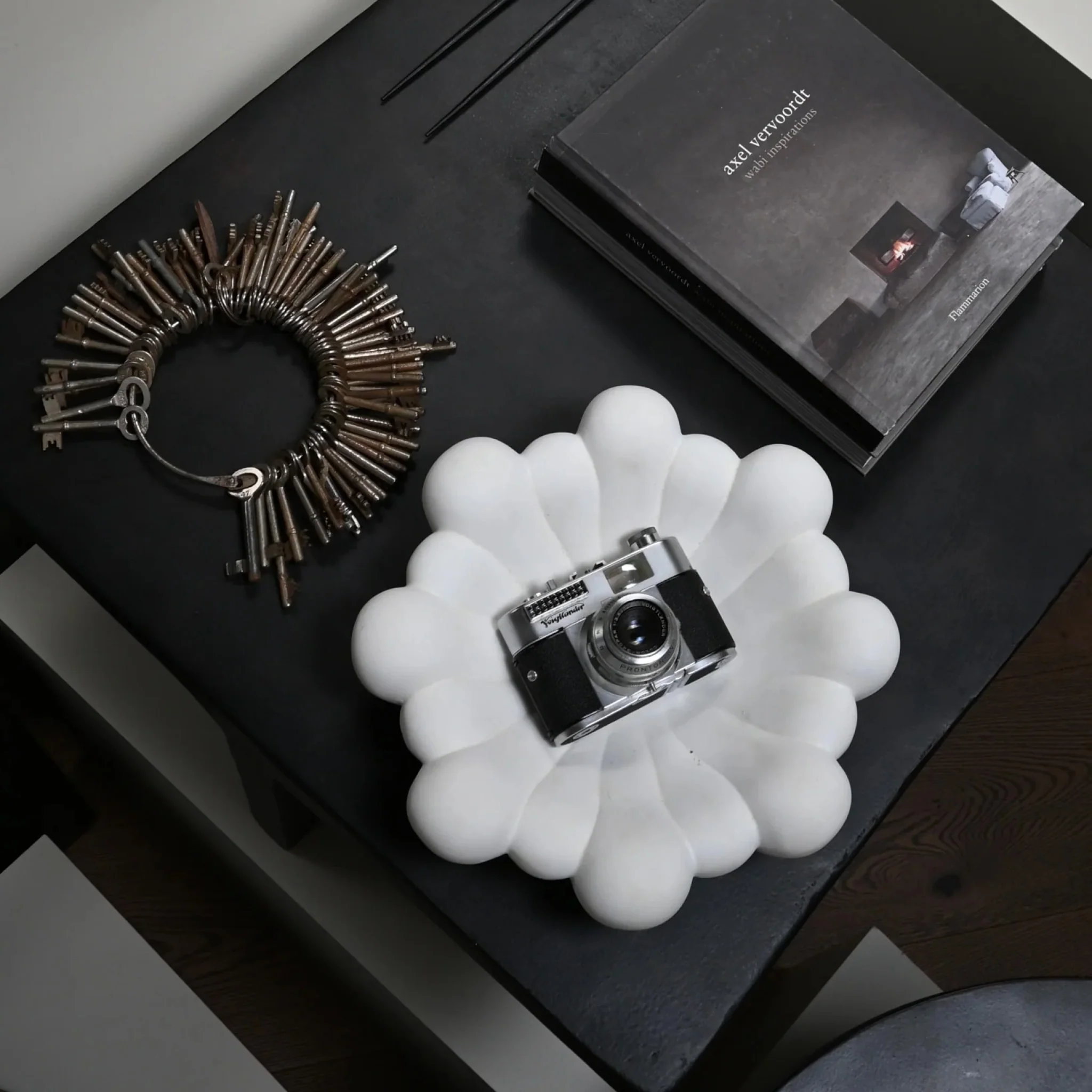 101 COPENHAGEN Bloom Tray Medio, D28.5cm, Bone White - Image 7