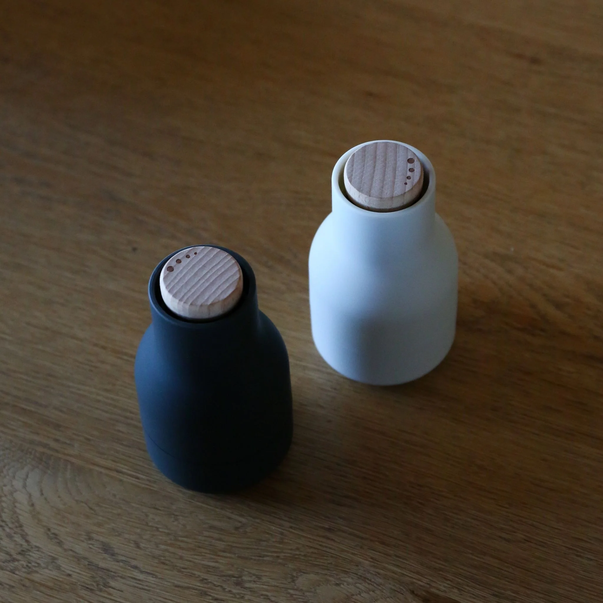 AUDO CPH Salt and Pepper Bottle Grinders Set, Small, Ash/Carbon w/ Beech Lid - Image 6