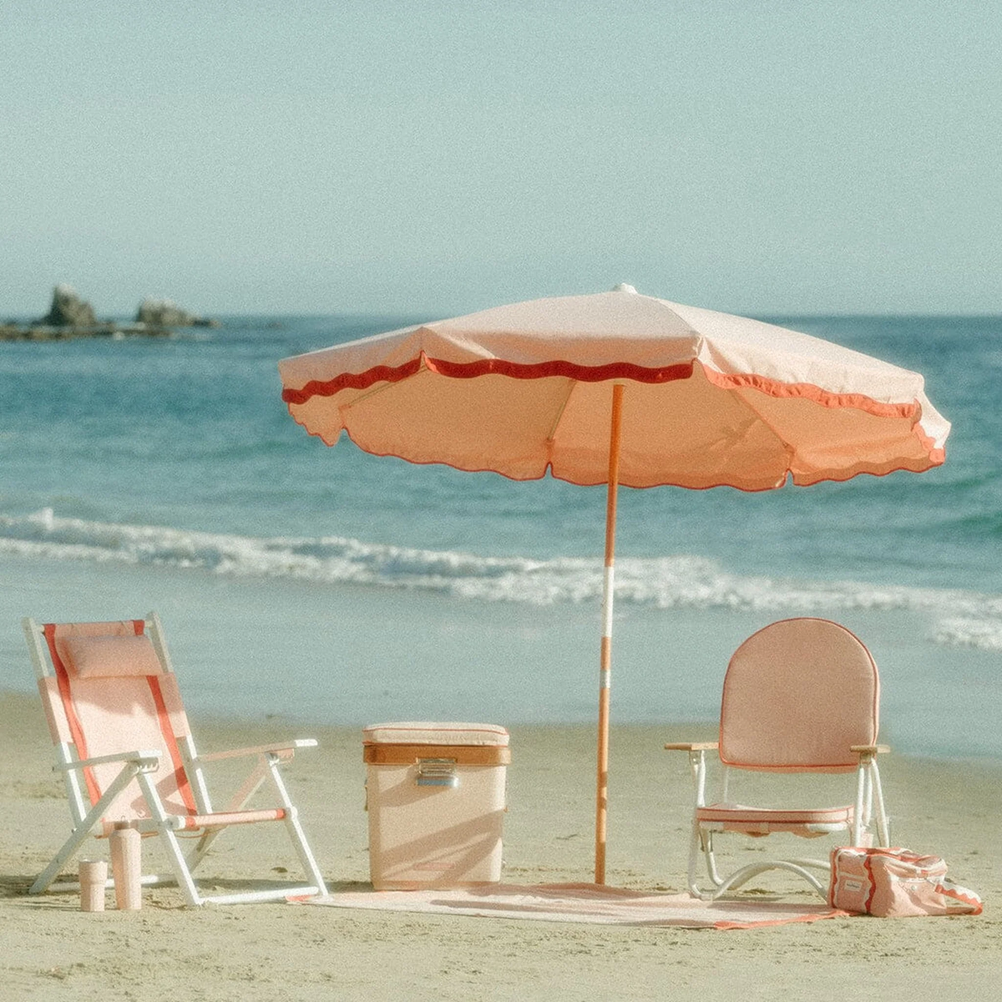 BUSINESS & PLEASURE CO Amalfi Umbrella, Rivie Pink - Image 9