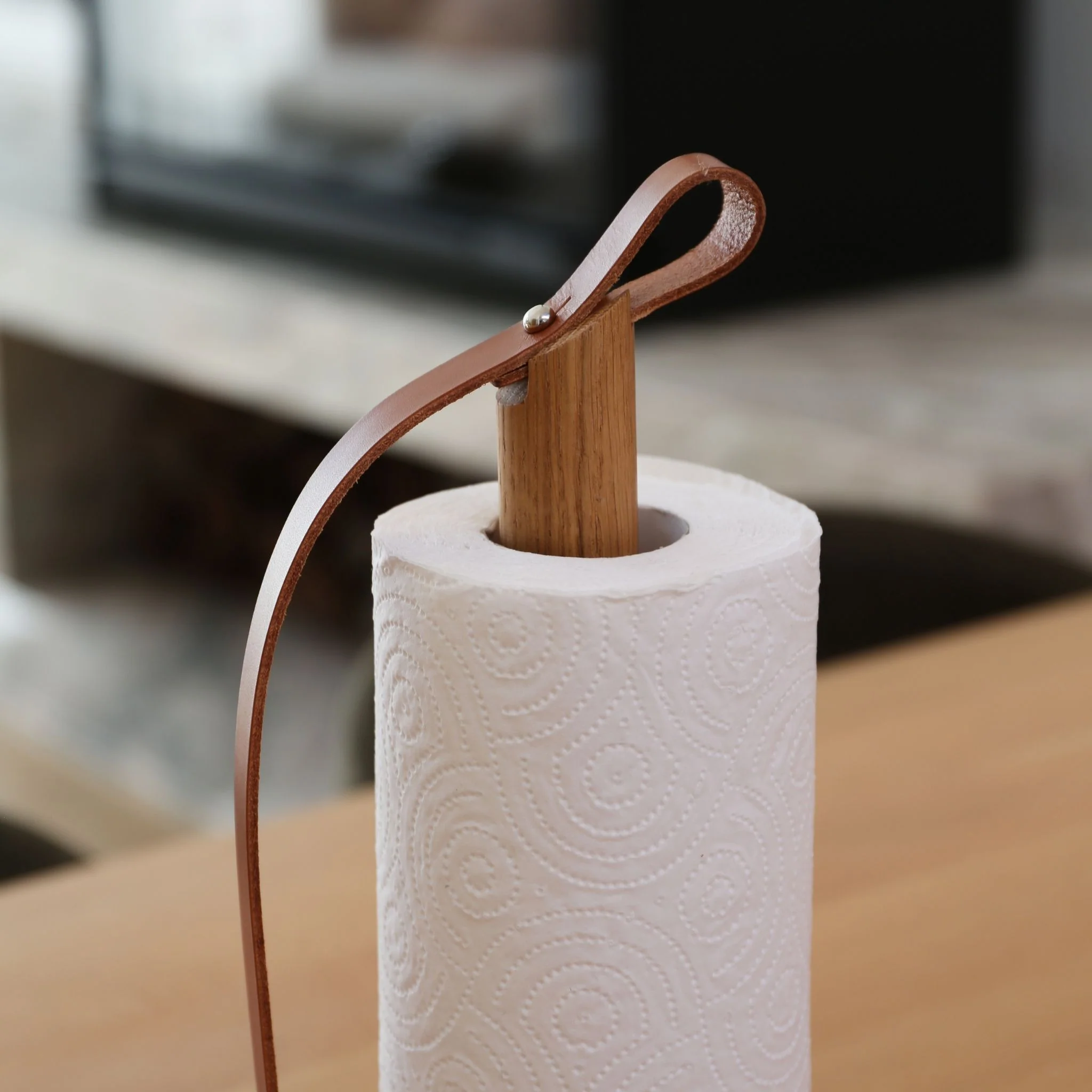 EKTA LIVING Hands On Paper Towel Holder, Smoked Oak/Leather - Image 6