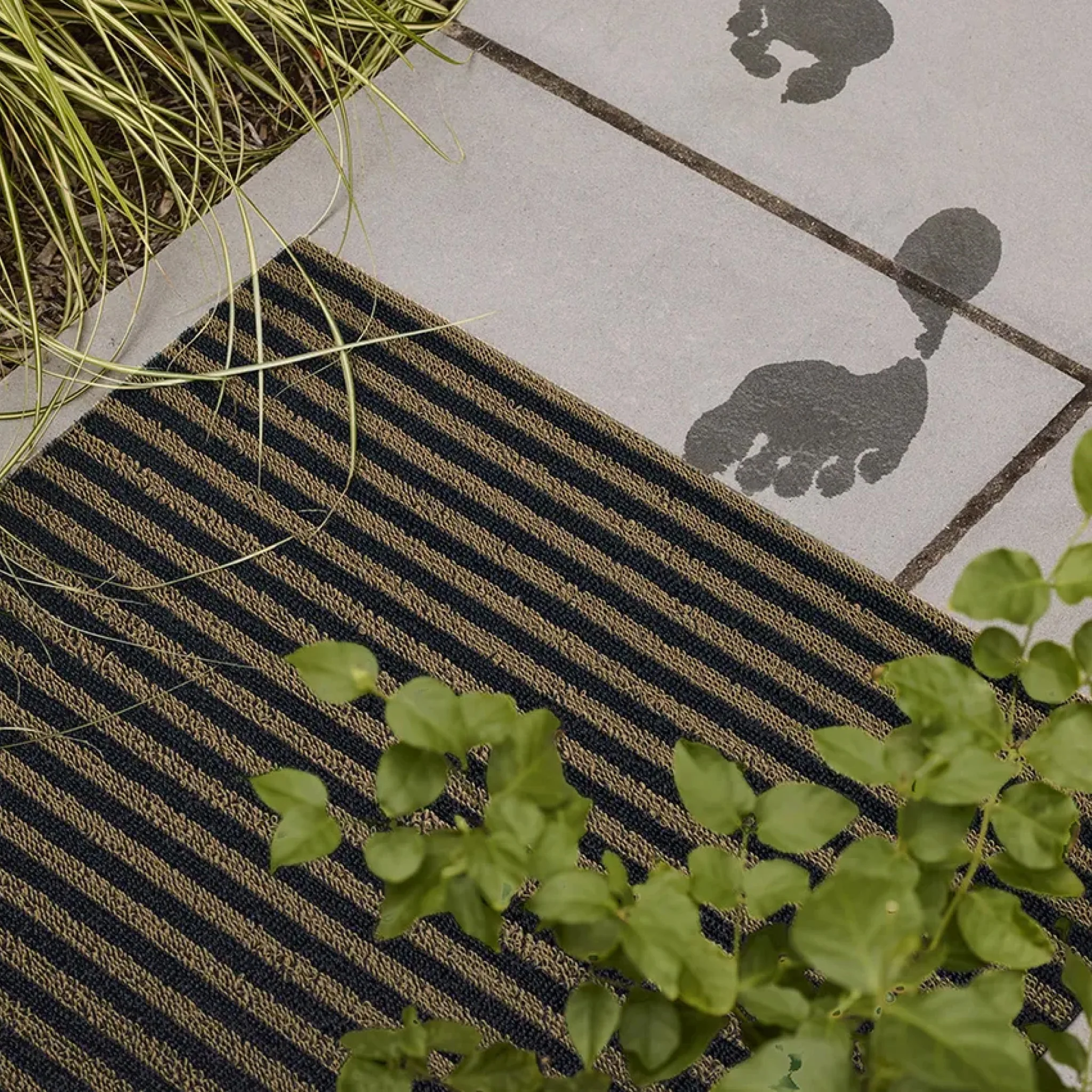 CHILEWICH Shag In Out Utility Door Mat, Breton Stripe/Coast, 61x91cm - Image 2