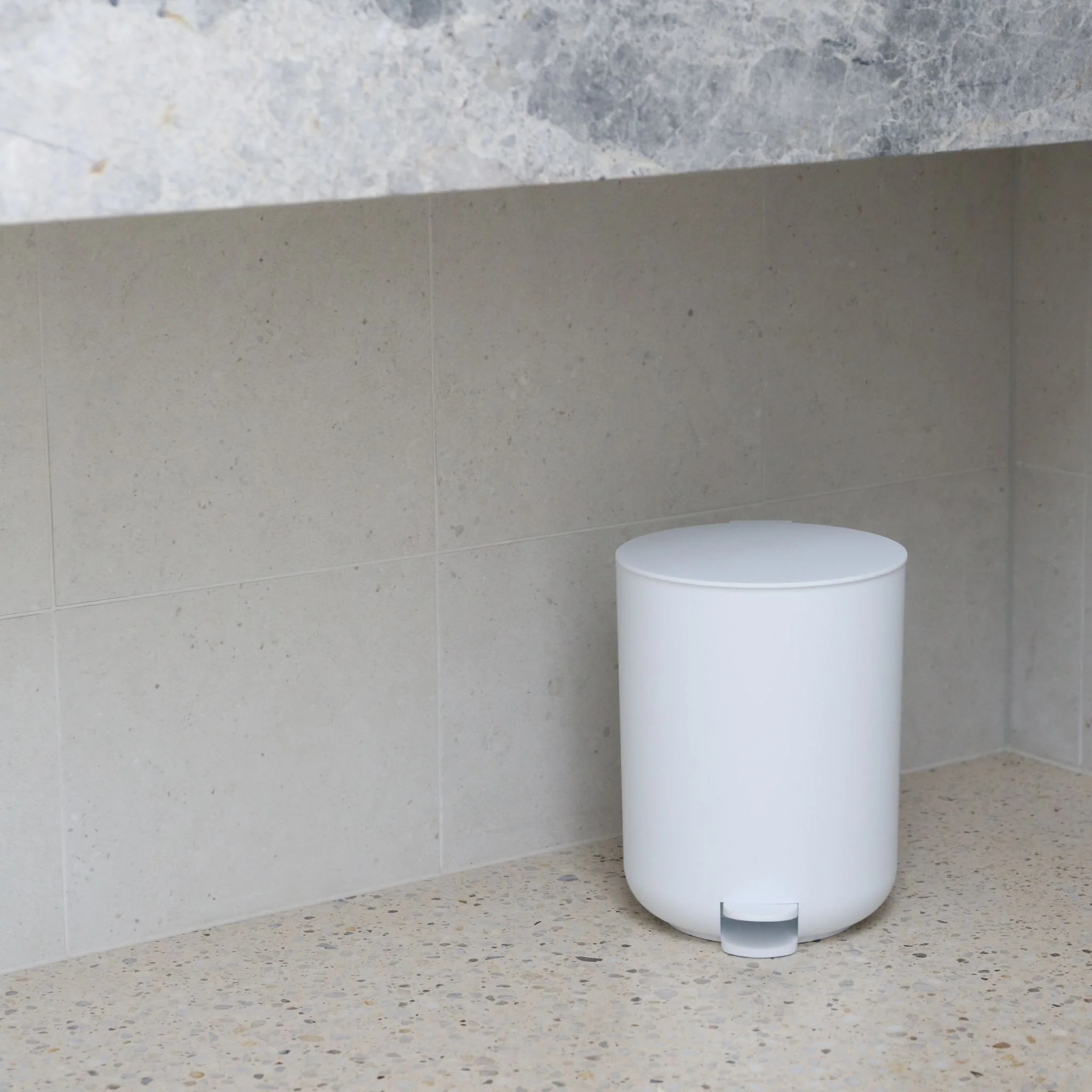 DESIGNSTUFF ARC Pedal Bin, 4.3L, White - Image 3