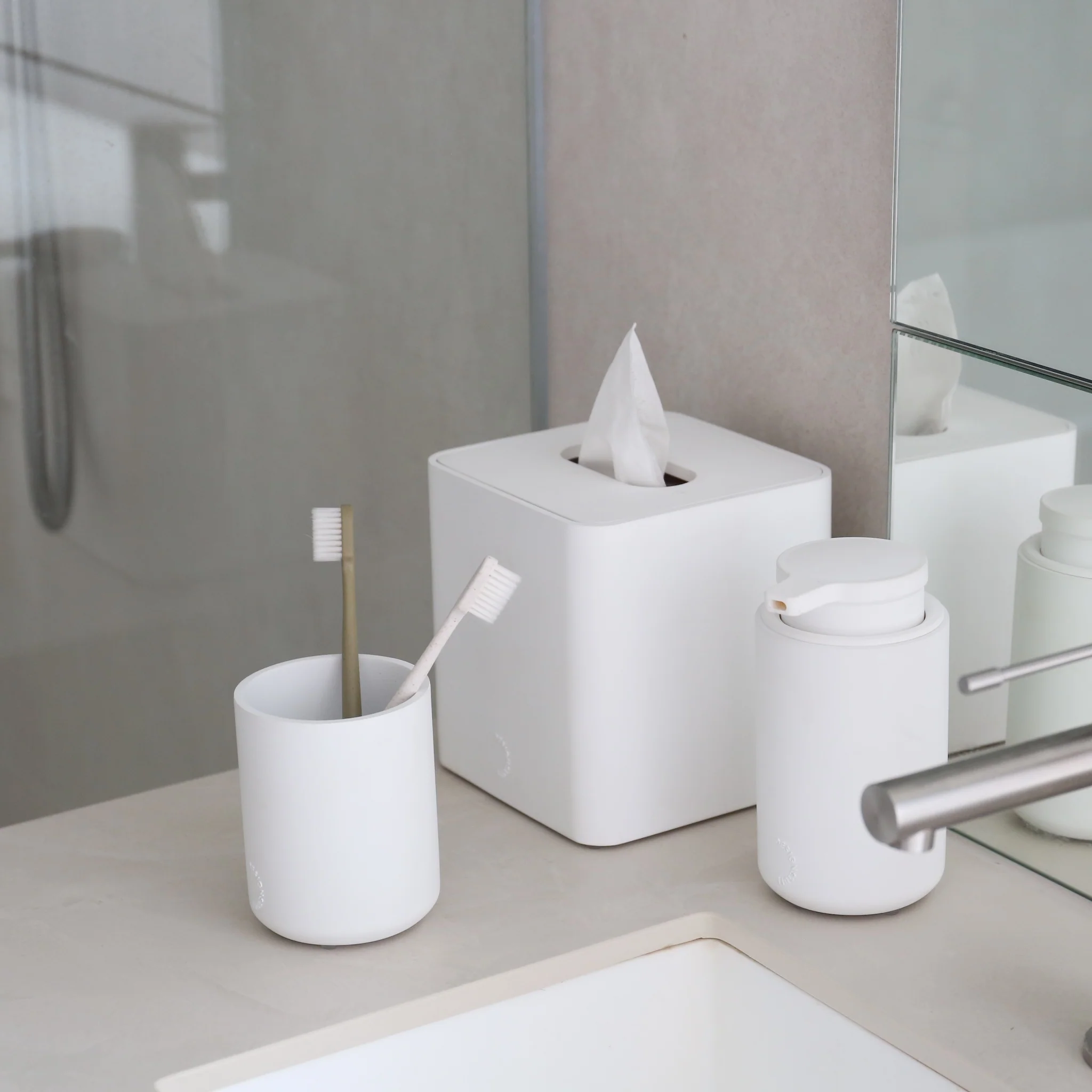 DESIGNSTUFF ARC Soap Dispenser, White - Image 7