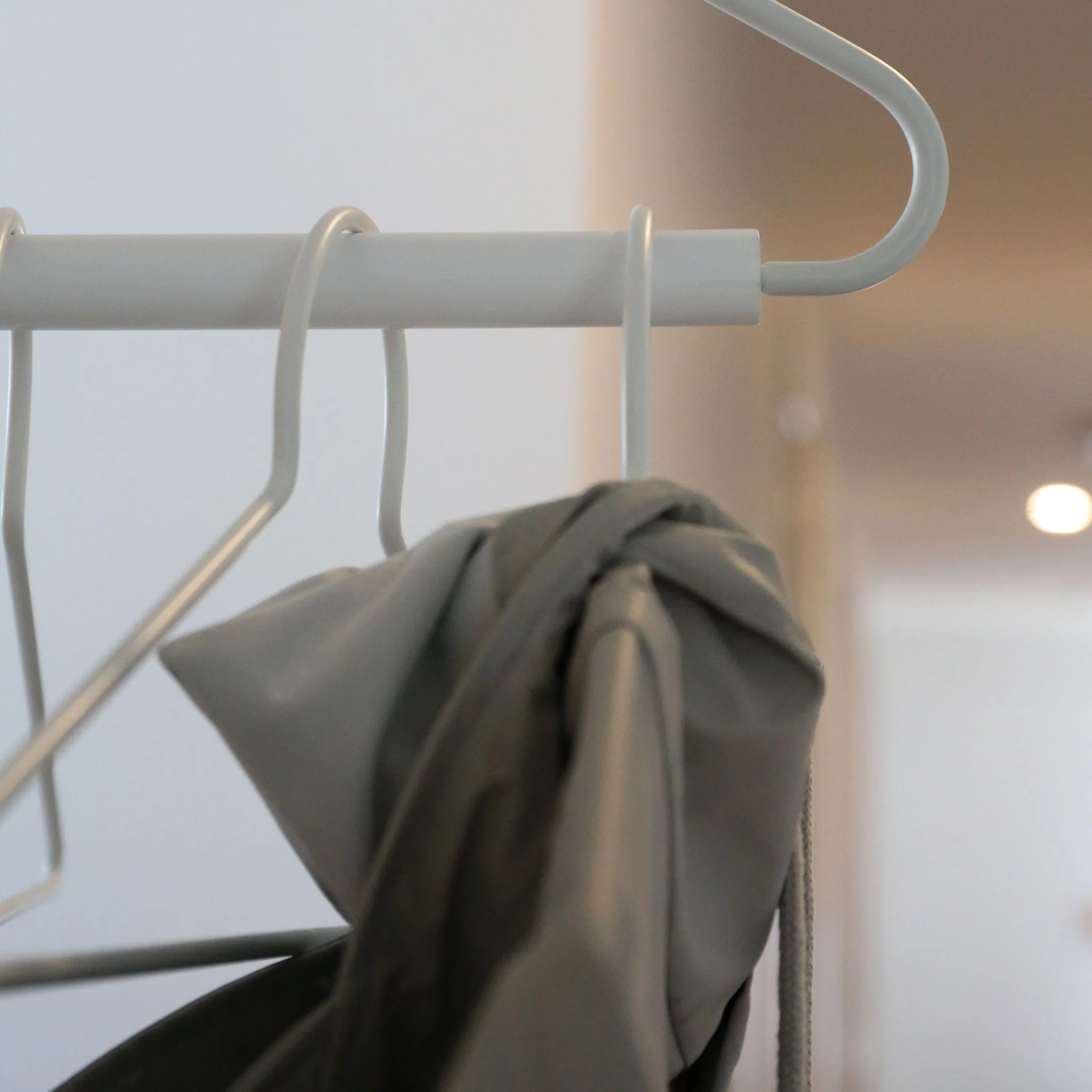 DESIGNSTUFF Curve Hangers - Set of 3, White - Image 5