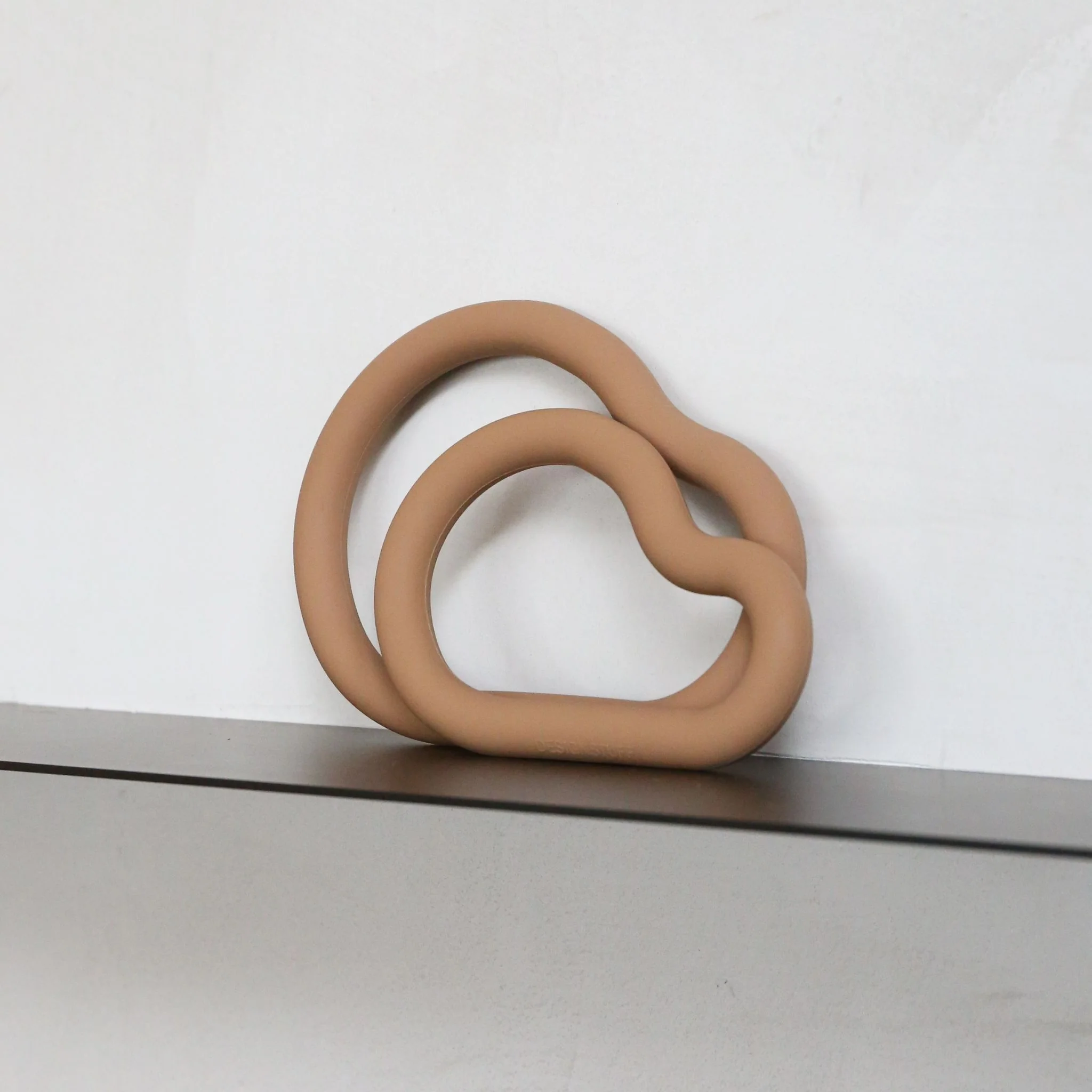 DESIGNSTUFF RUND Curve Silicone Trivet, Camel - Image 4
