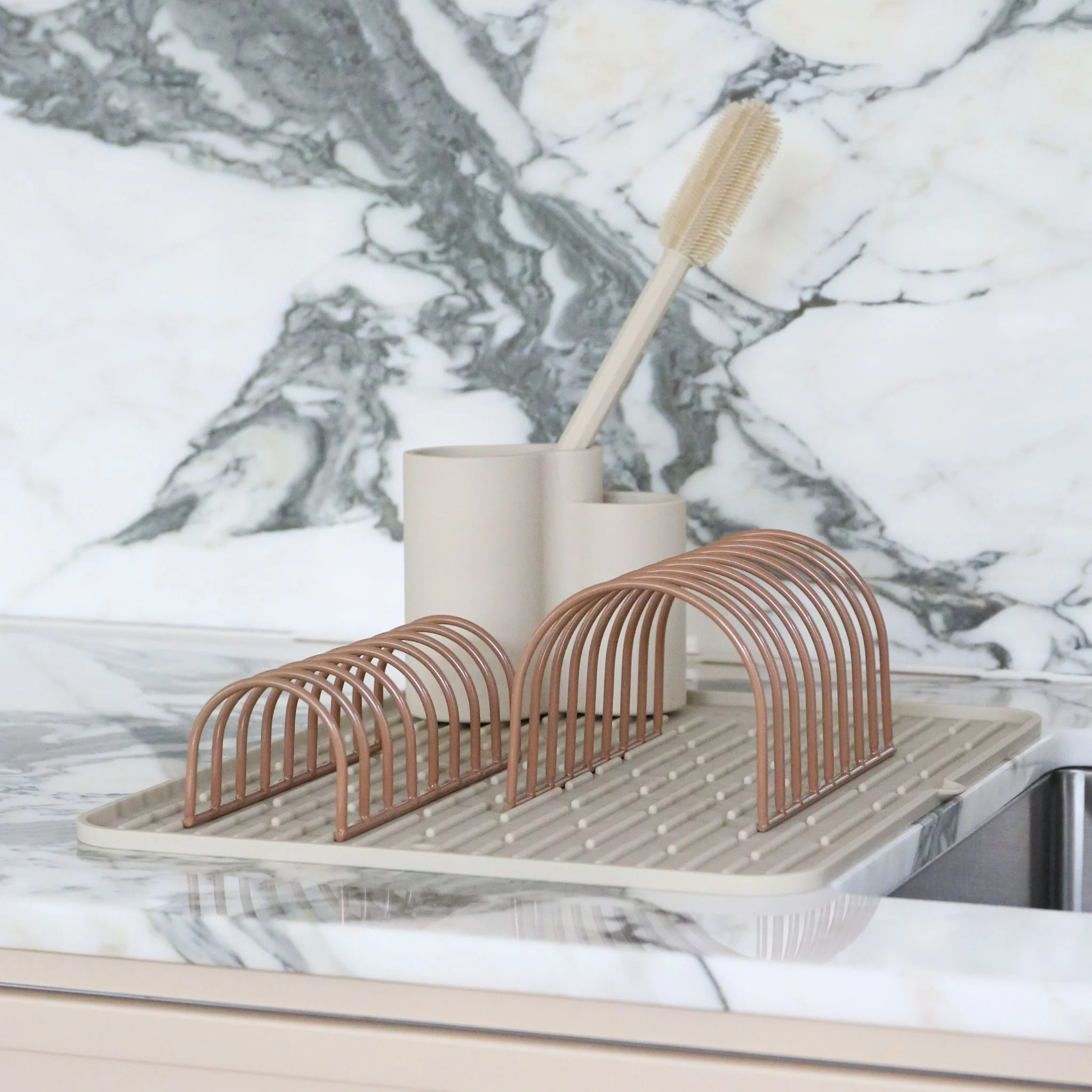 DESIGNSTUFF DRIP Dish Drainer, Camel (Set of 2) - Image 4