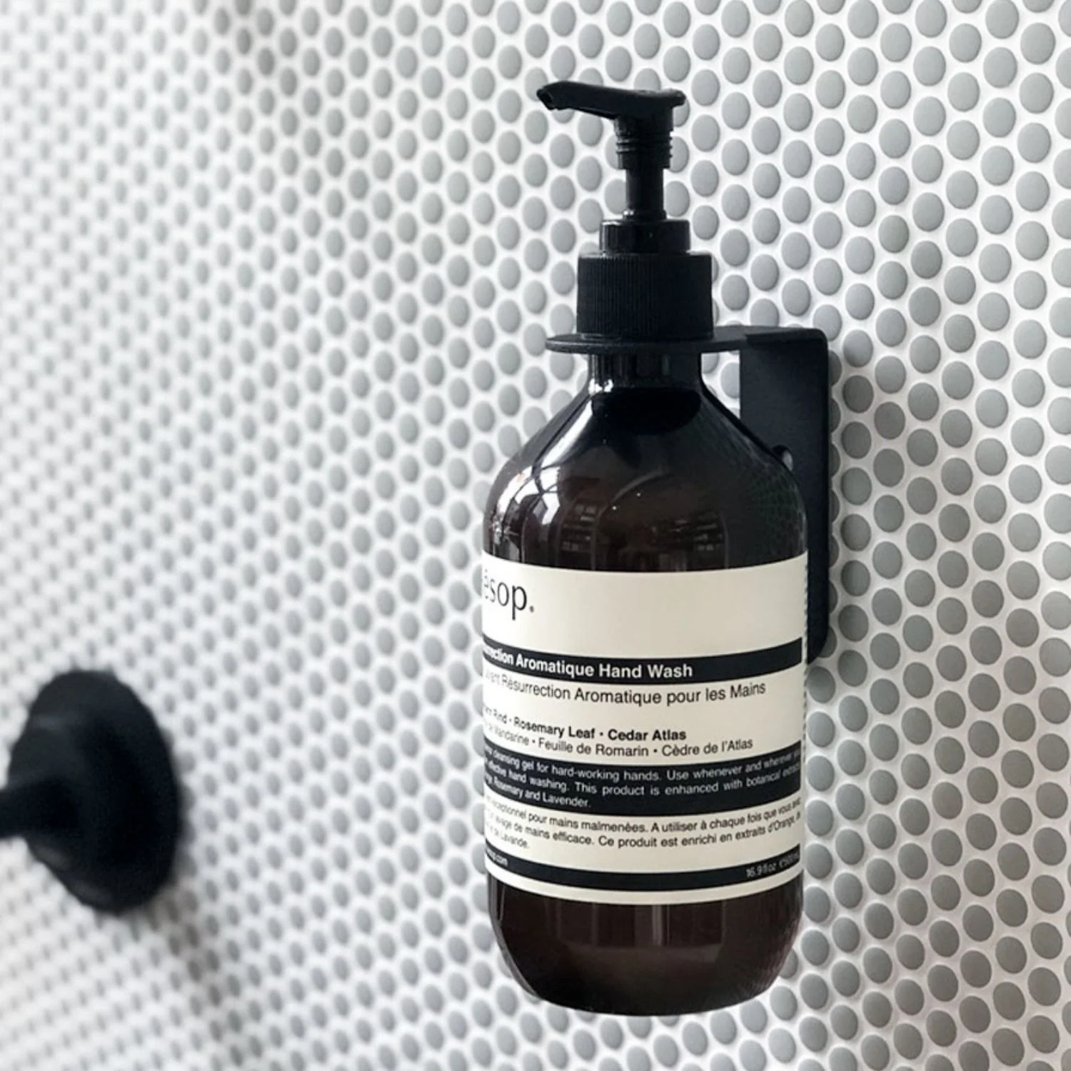 DESIGNSTUFF Floating Soap Dispenser Holder, Black - Image 4