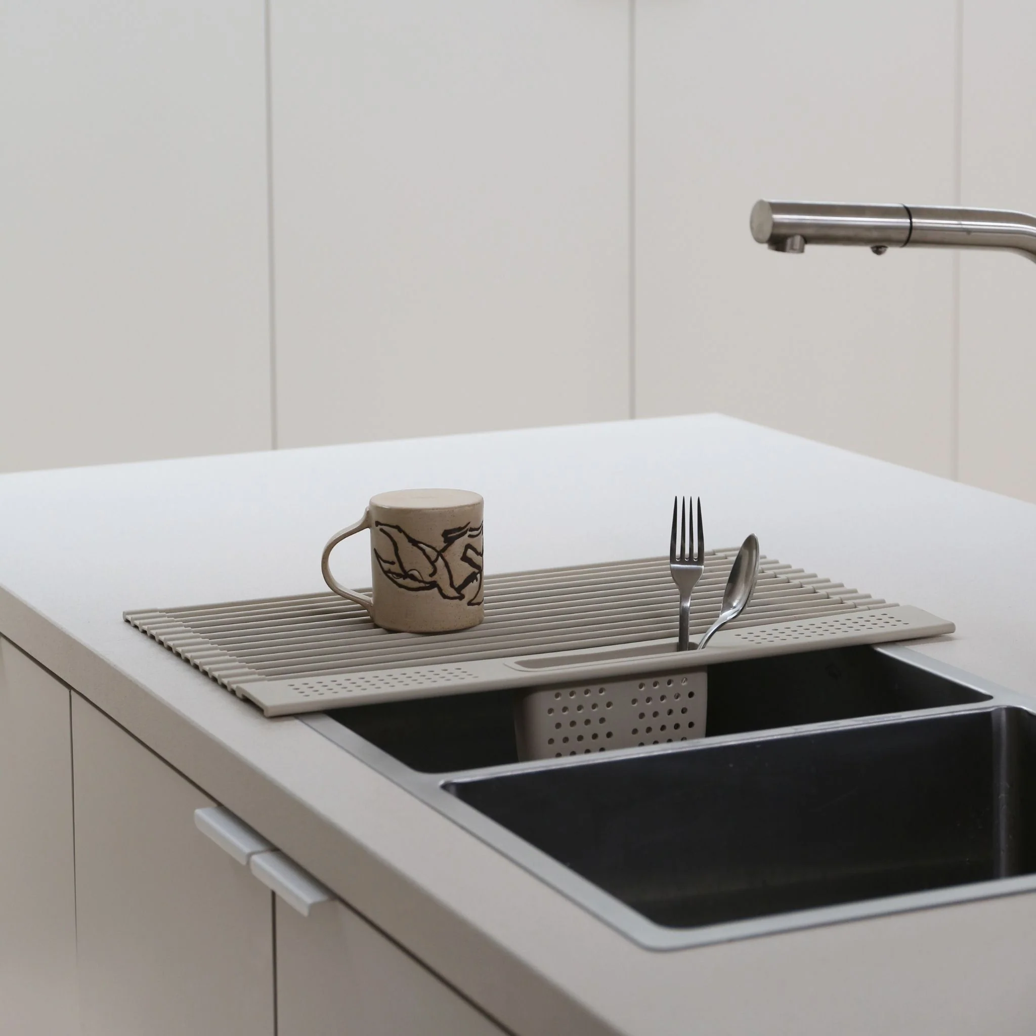 DESIGNSTUFF DRIP Folding Dish Rack w/ Cutlery Holder, Sand - Image 5