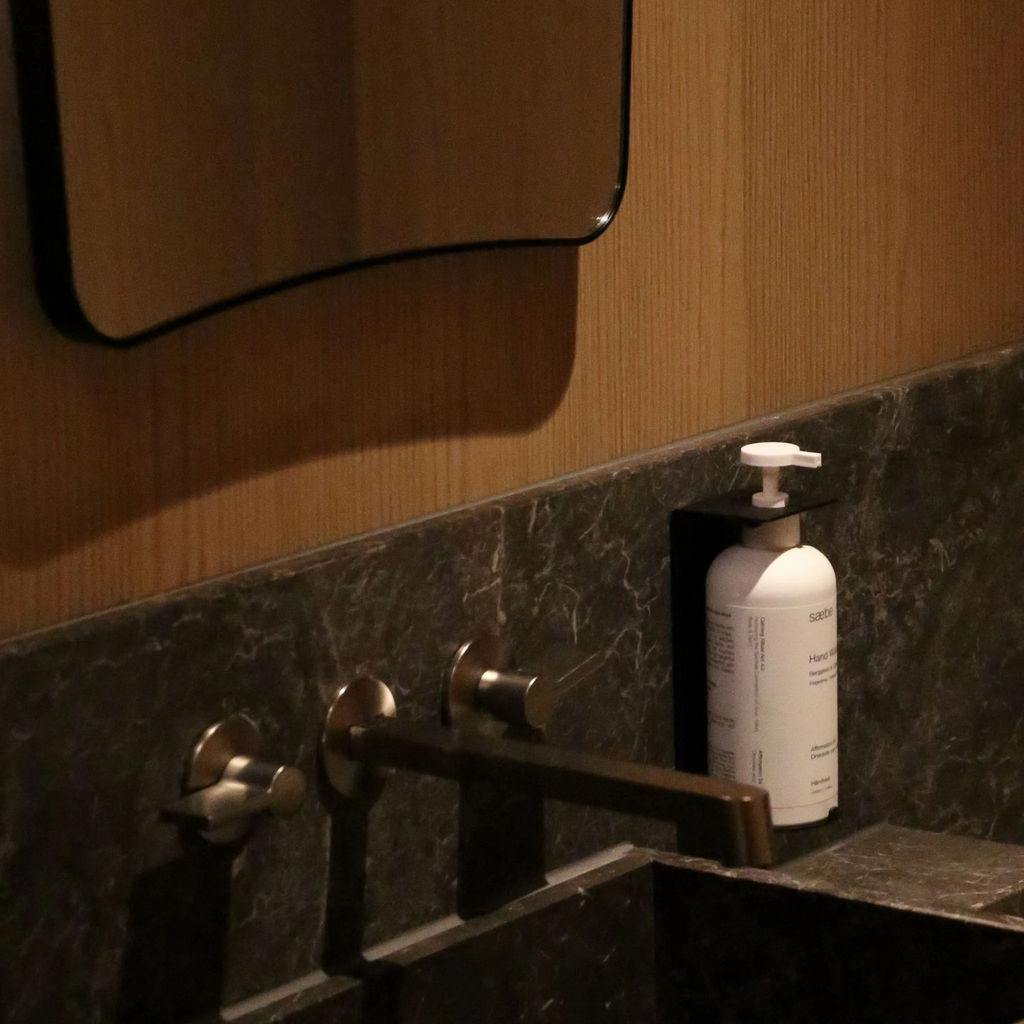 DESIGNSTUFF Lockable Soap Dispenser Holder, Single 500ml, Black - Image 8