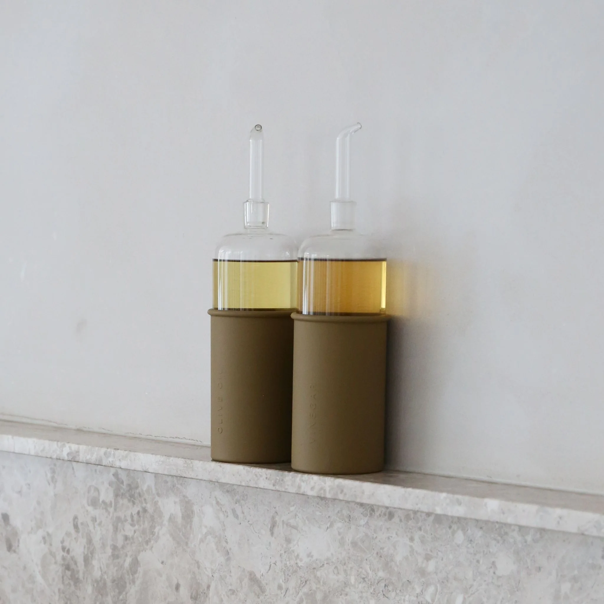 DESIGNSTUFF RUND Bottle for Olive Oil Glass/Silicone, 700ml, Fern - Image 5