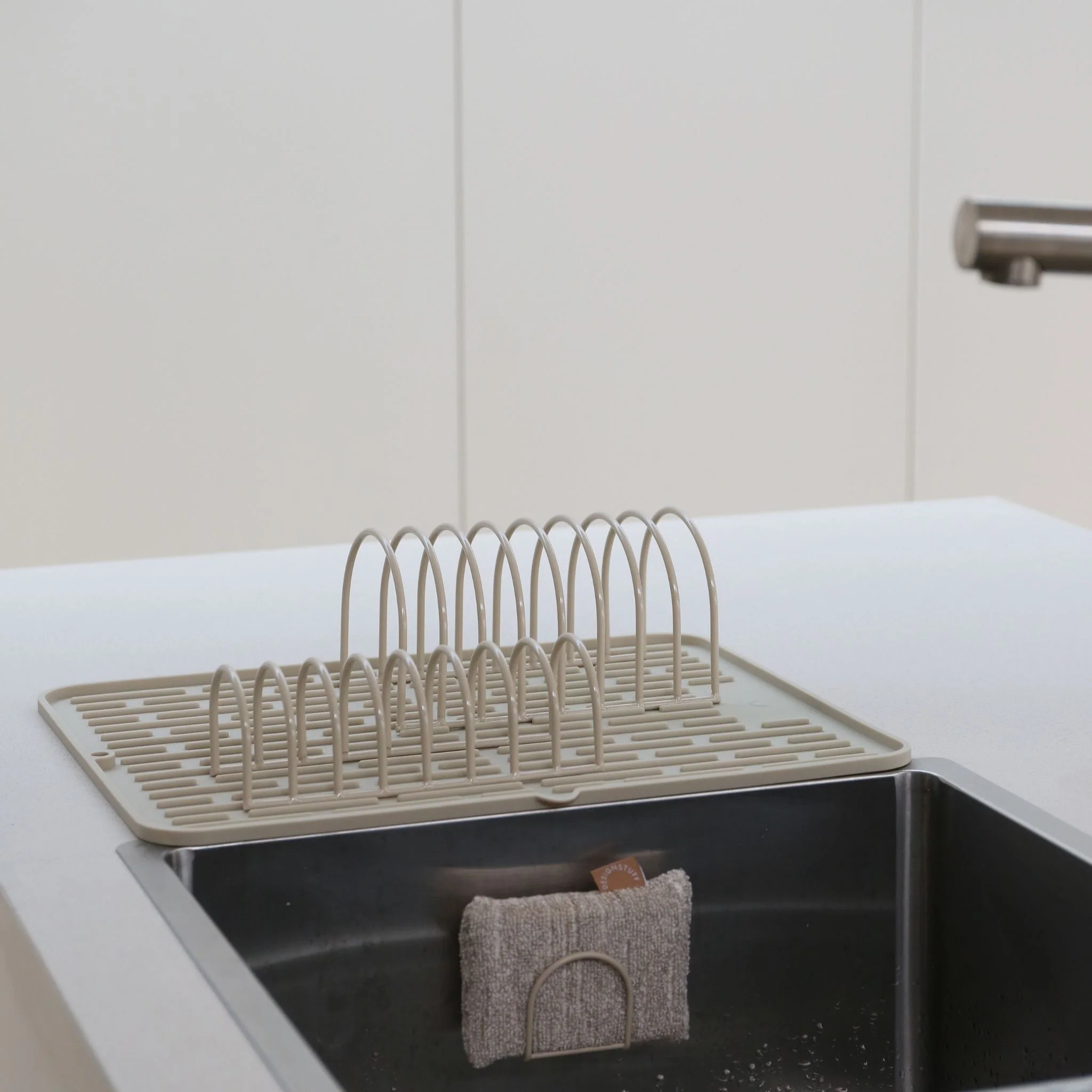 DESIGNSTUFF DRIP Sink Sponge Holder, Sand - Image 8