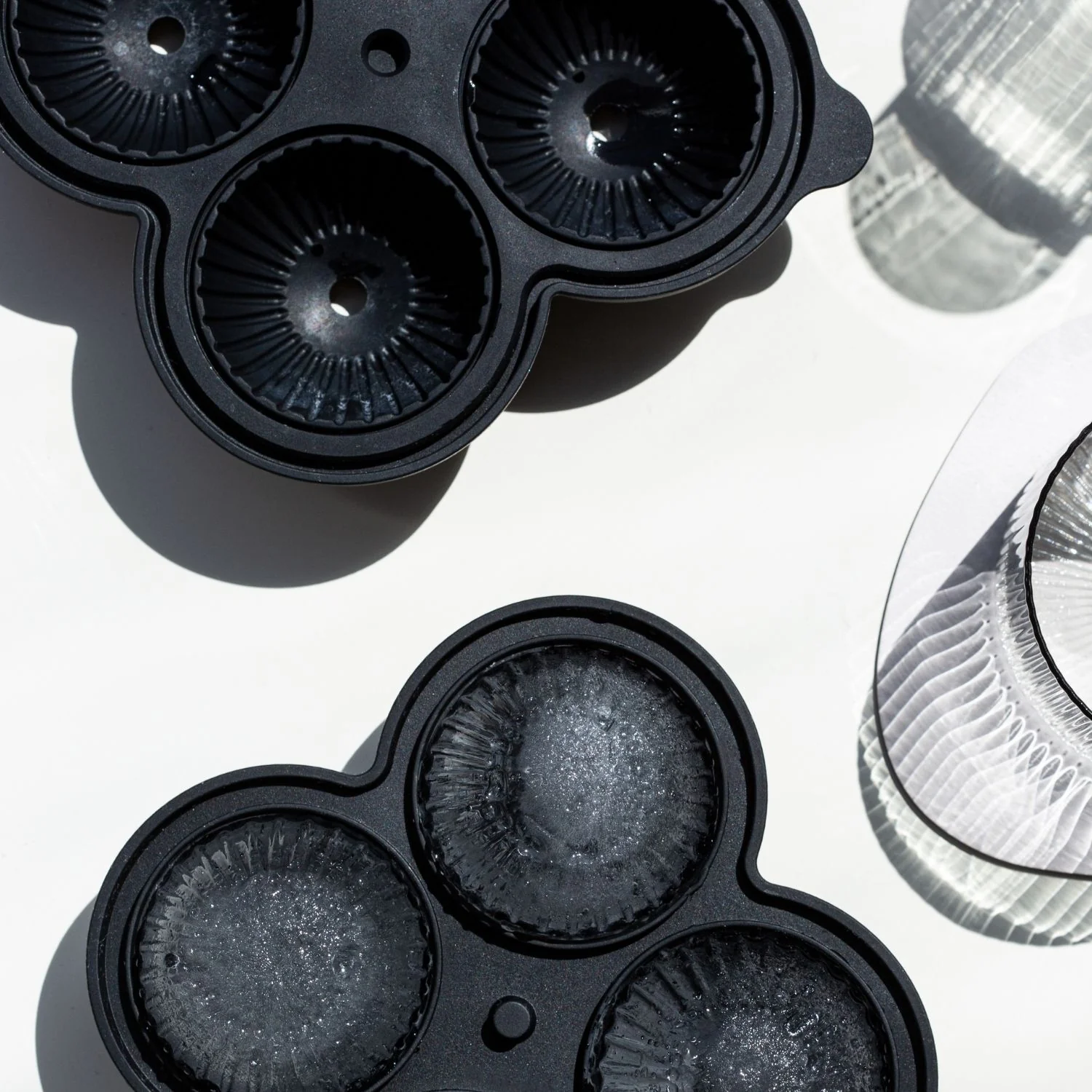 DESIGNSTUFF Sphere Riplet Ice Cube Tray, Black - Image 6