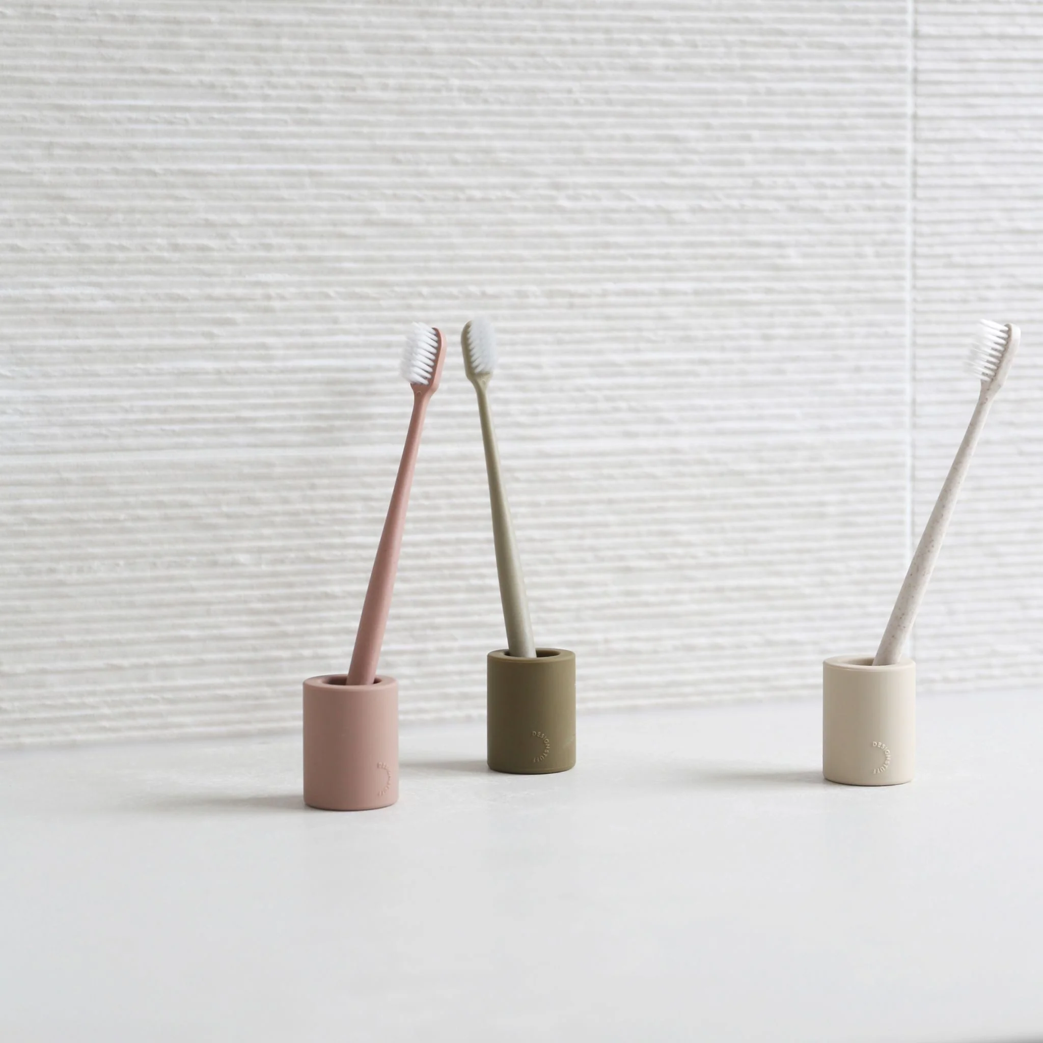 DESIGNSTUFF Toothbrush Holder, Black - Image 4