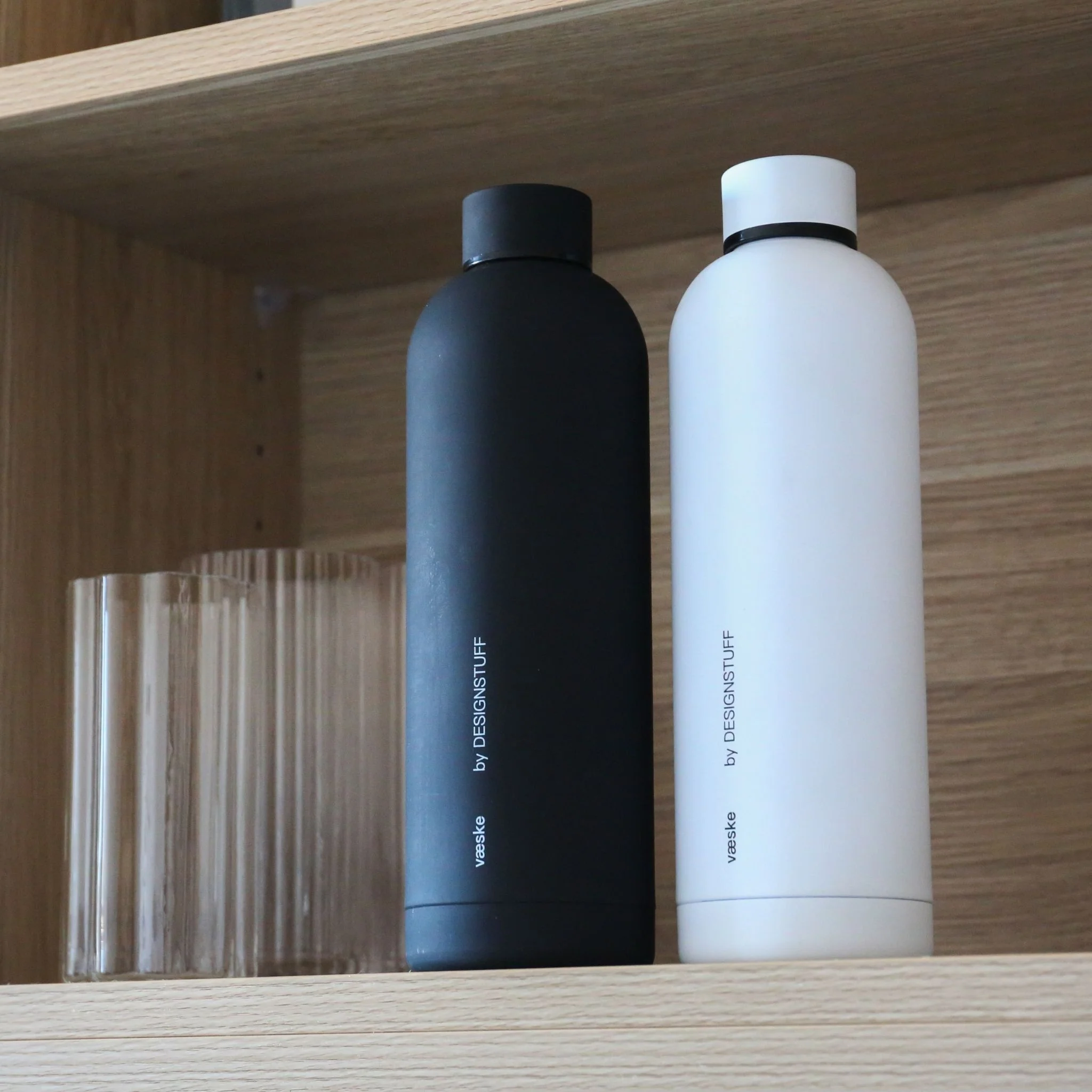 DESIGNSTUFF Vaeske Drink Bottle 750ml, White - Image 4