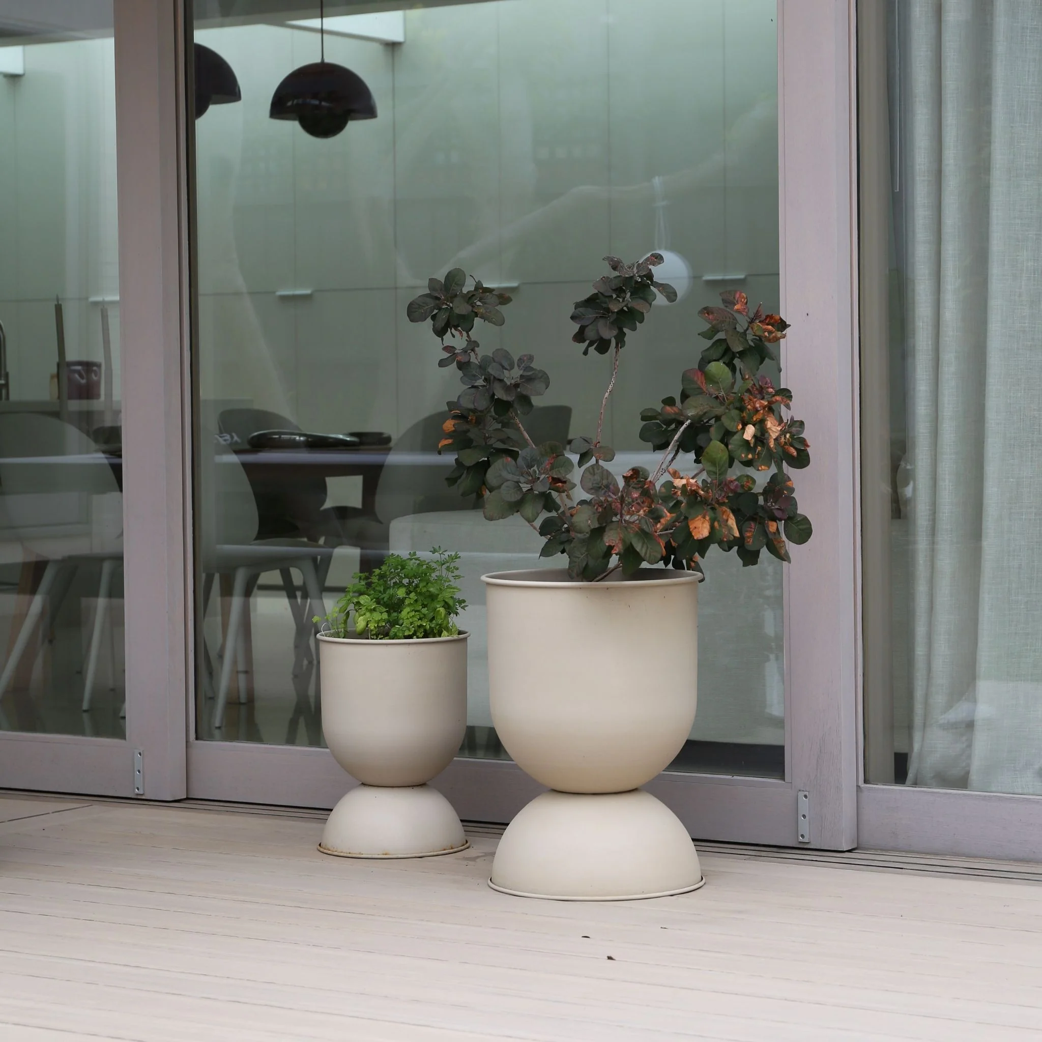 FERM LIVING Hourglass Flower Pot, H59cm Medium, Cashmere