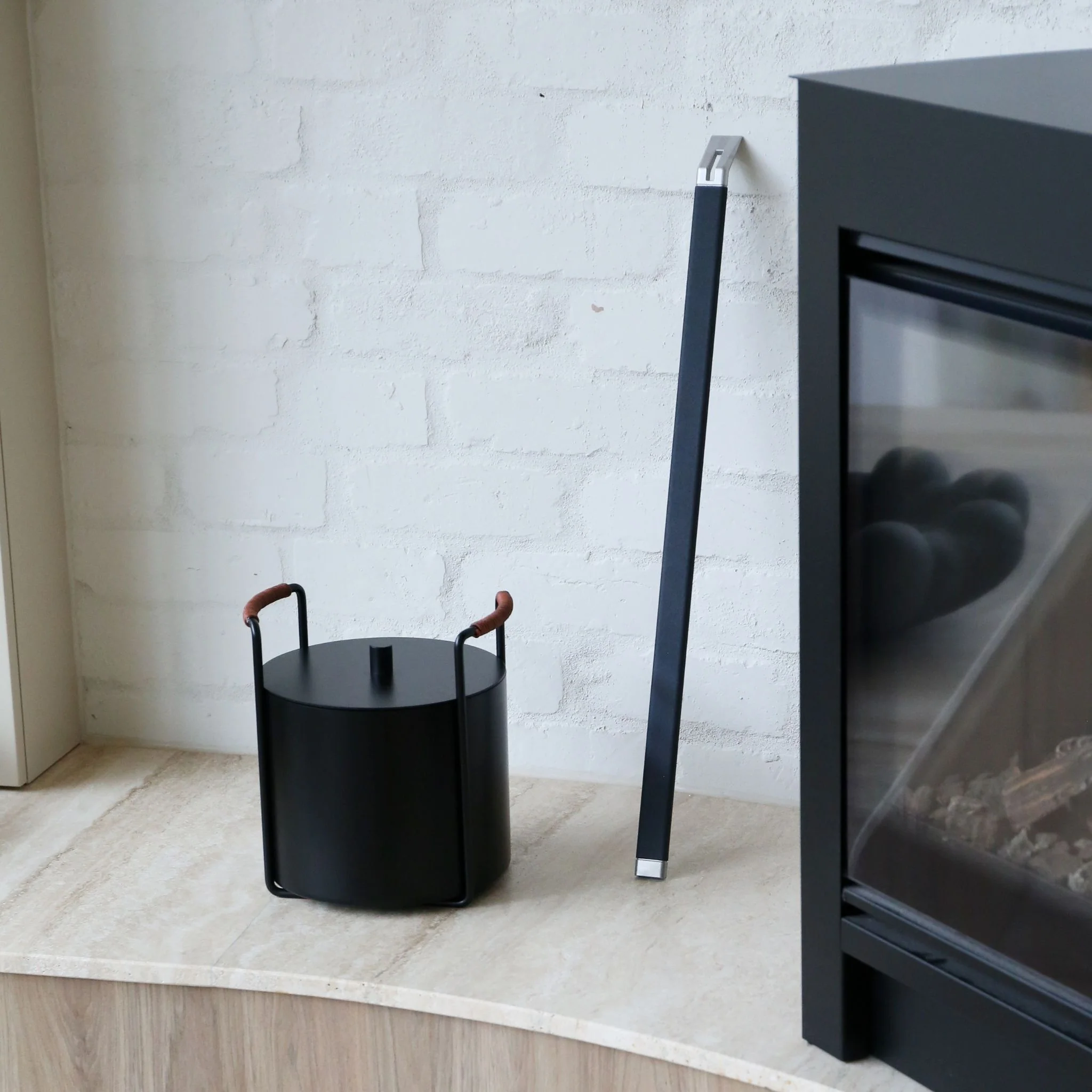 FERM LIVING Port Kindling & Ash Bucket, Black - Image 3