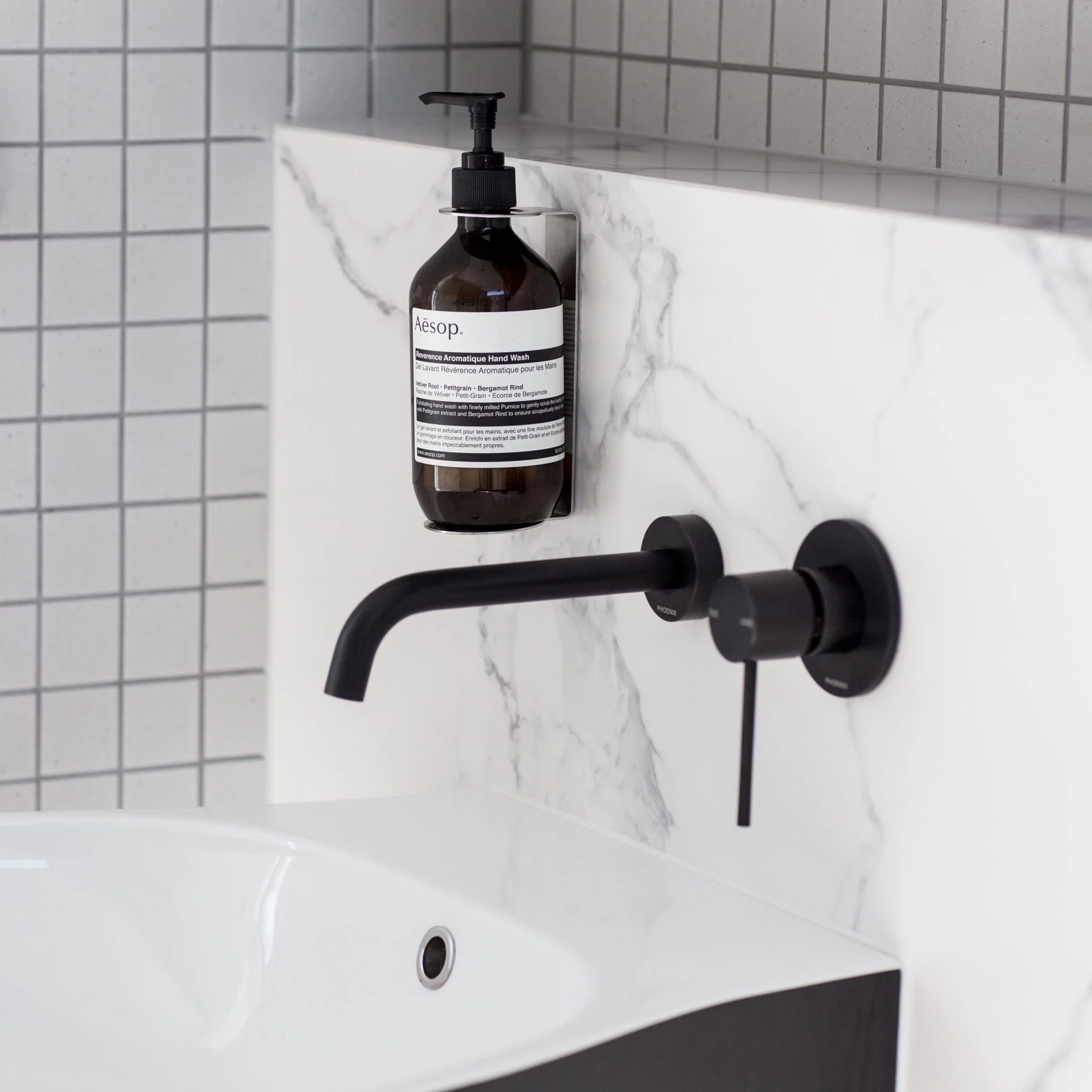 DESIGNSTUFF Single Soap Dispenser Holder, Brushed Steel - Image 3