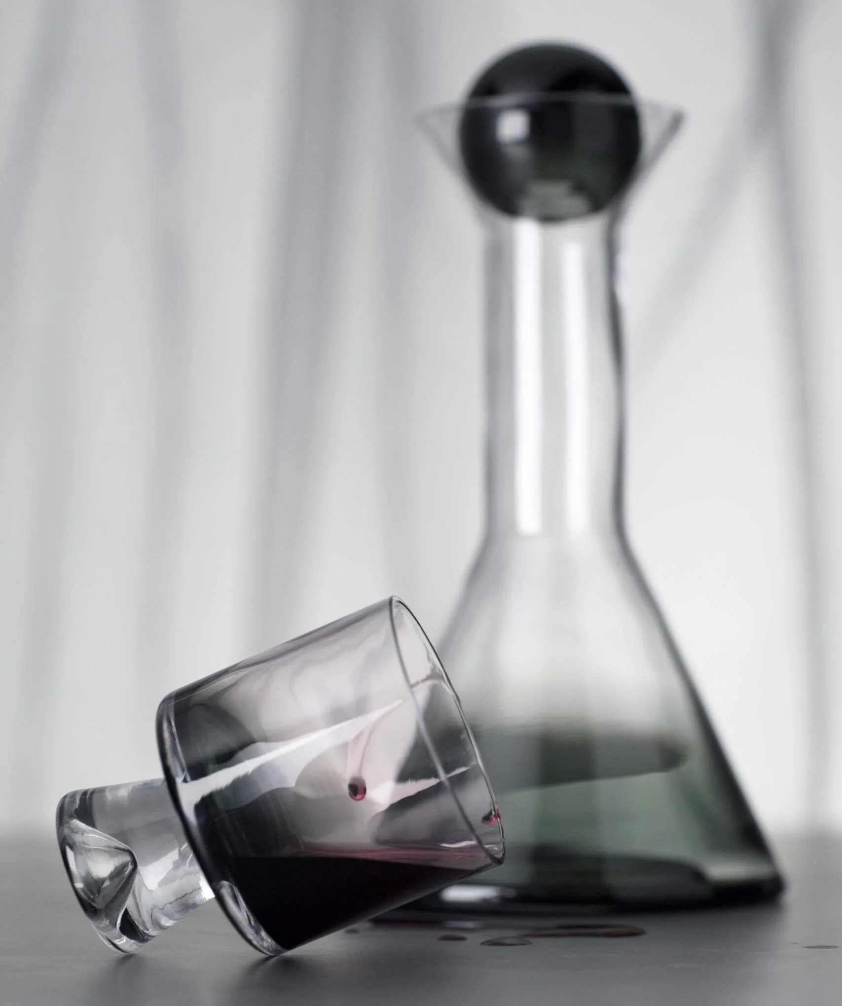 TOM DIXON Tank Decanter 1L, Black - Image 5