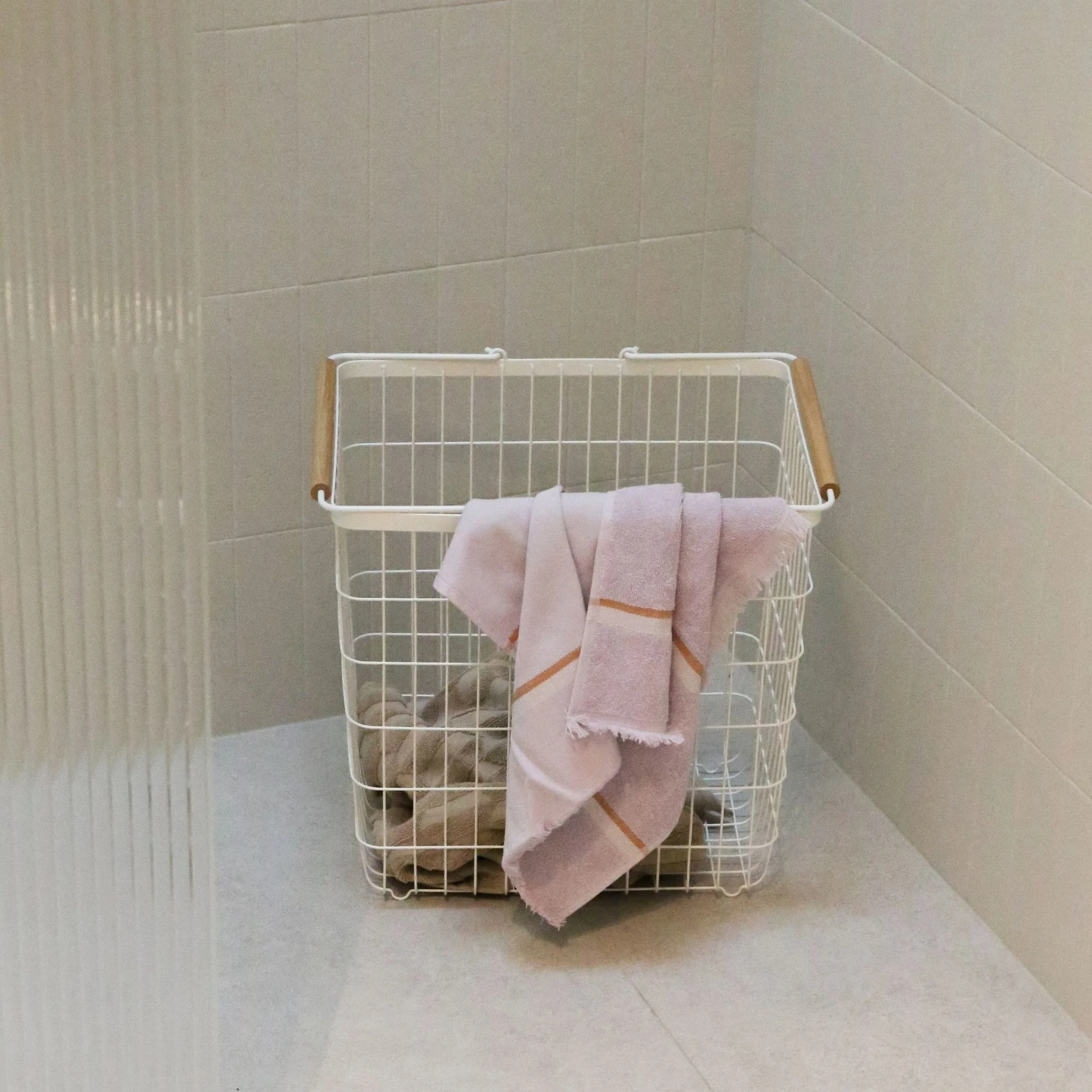 YAMAZAKI Tosca Laundry Wire Basket Large, White - Image 3