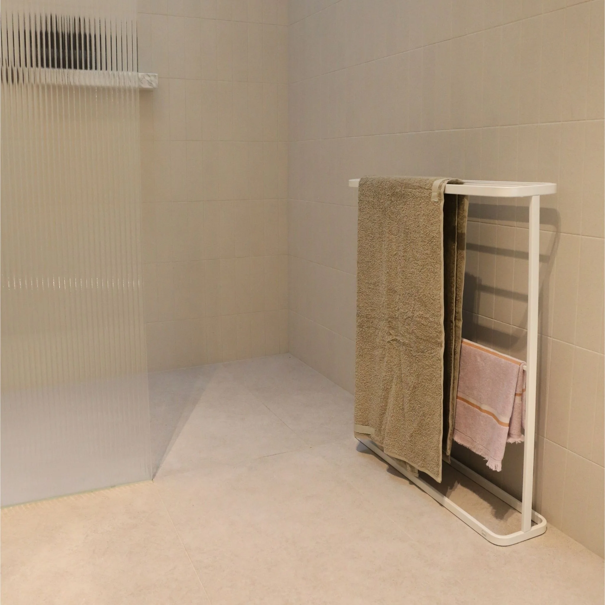 YAMAZAKI Tower Bath Towel Hanger, White - Image 8