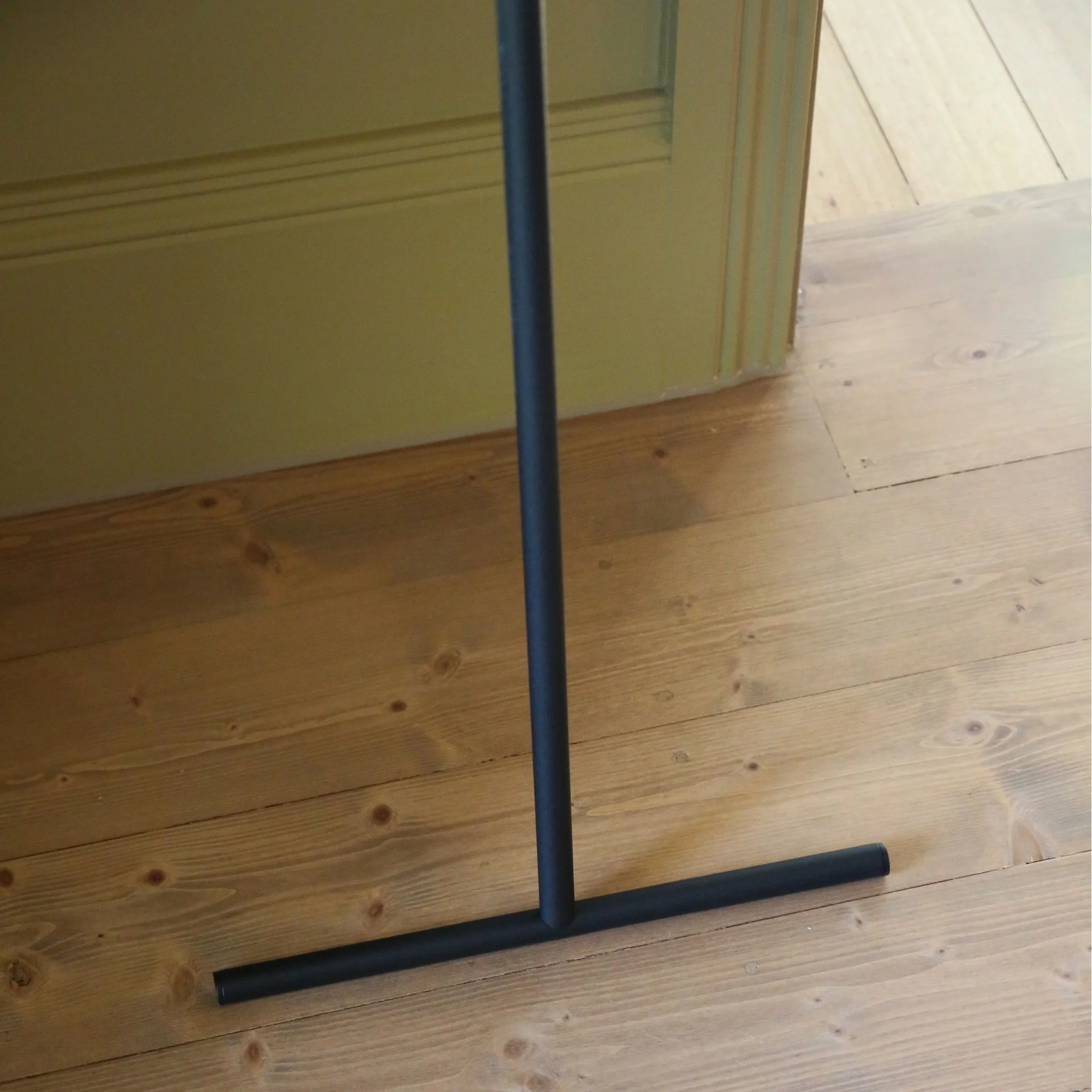 YAMAZAKI Tower Leaning Coat Hanger Rack, Black - Image 4