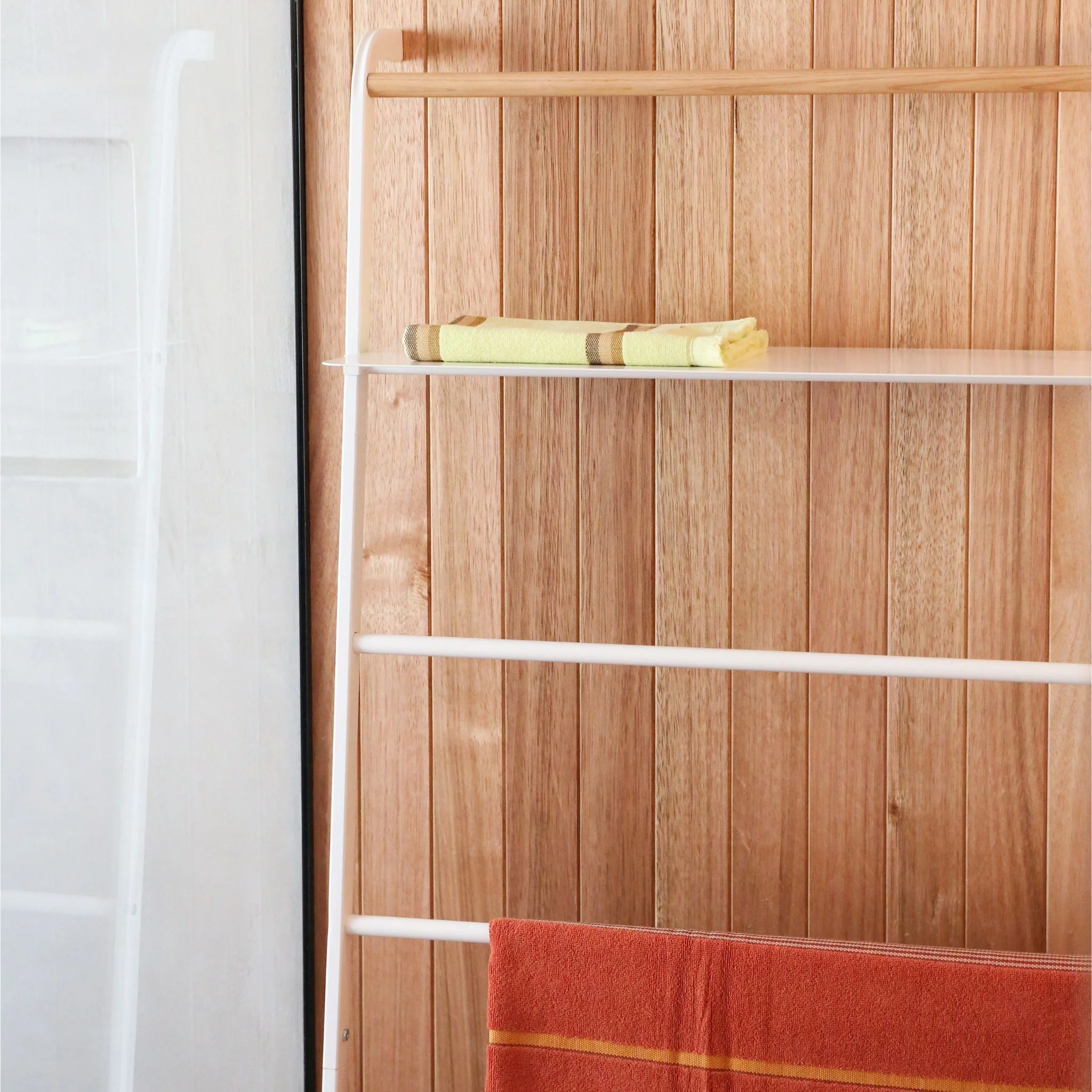 YAMAZAKI Tower Leaning Ladder with Adjustable Shelf, White - Image 2