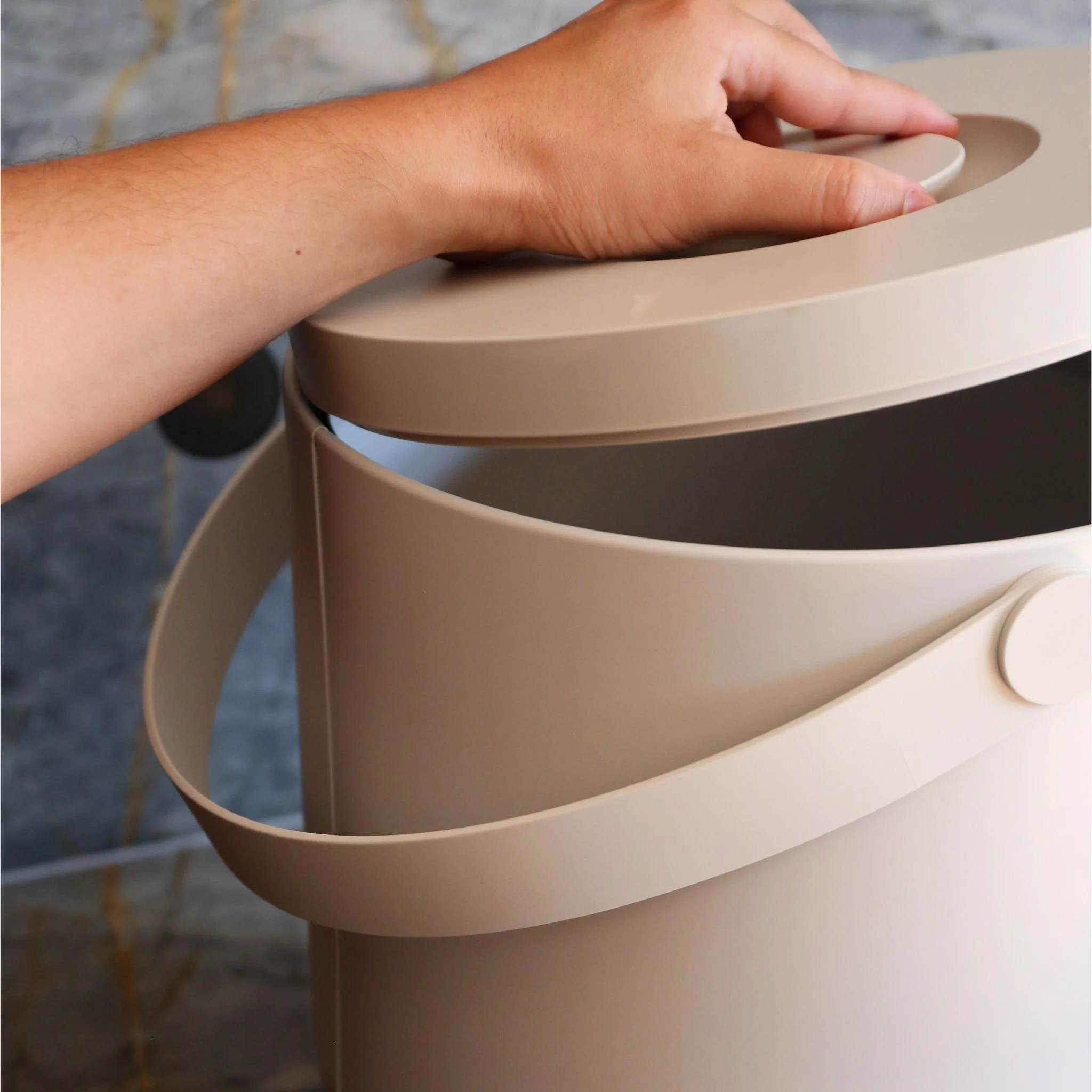 ZONE DENMARK Circular Waste Bin 15L, H31cm, Warm Grey - Image 3