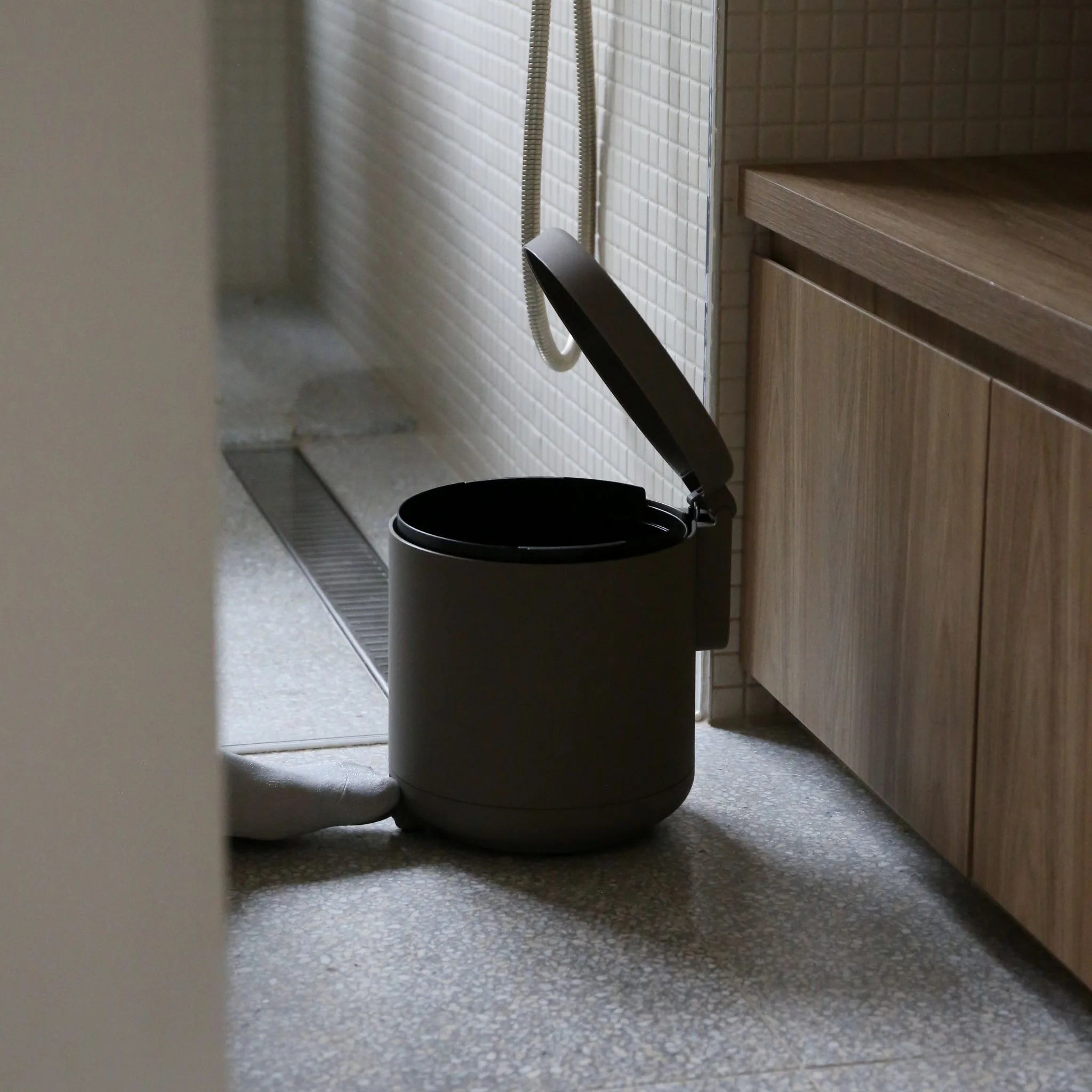ZONE DENMARK Ume Pedal Bin Soft Touch 4L, Taupe - Image 4